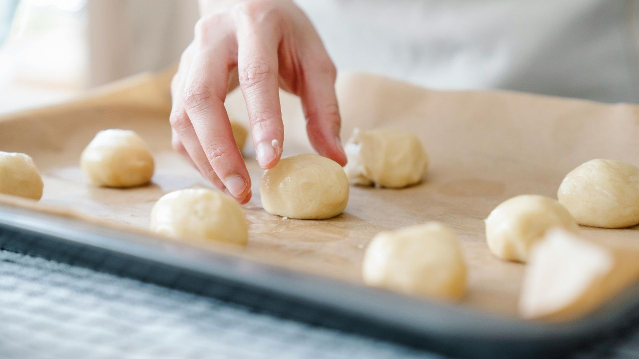kneads rolls sells sifts