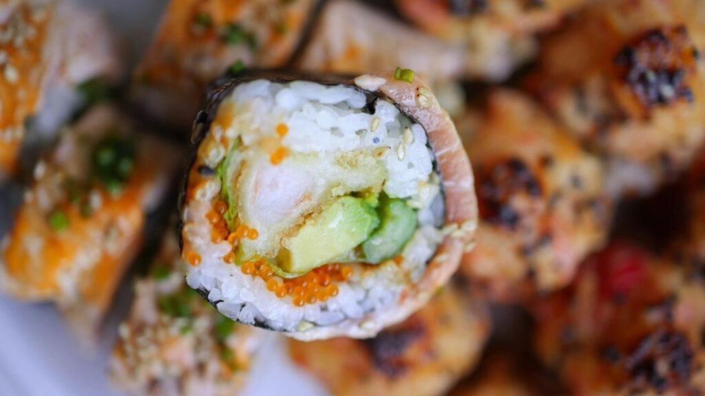 Kani Naruto Roll vs. Traditional Sushi